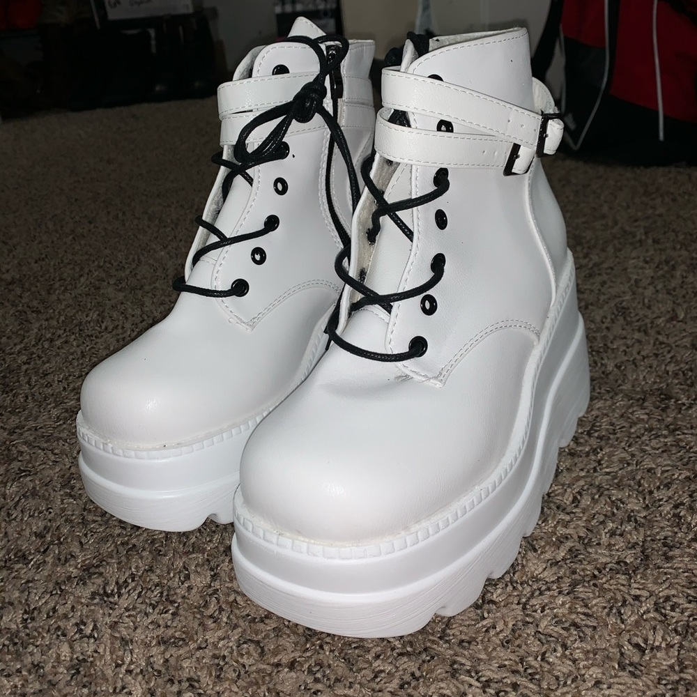 Combat boots